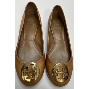 Tory Burch Ballet Flats Size 8 Camel Tan w Gold Logo Shoes